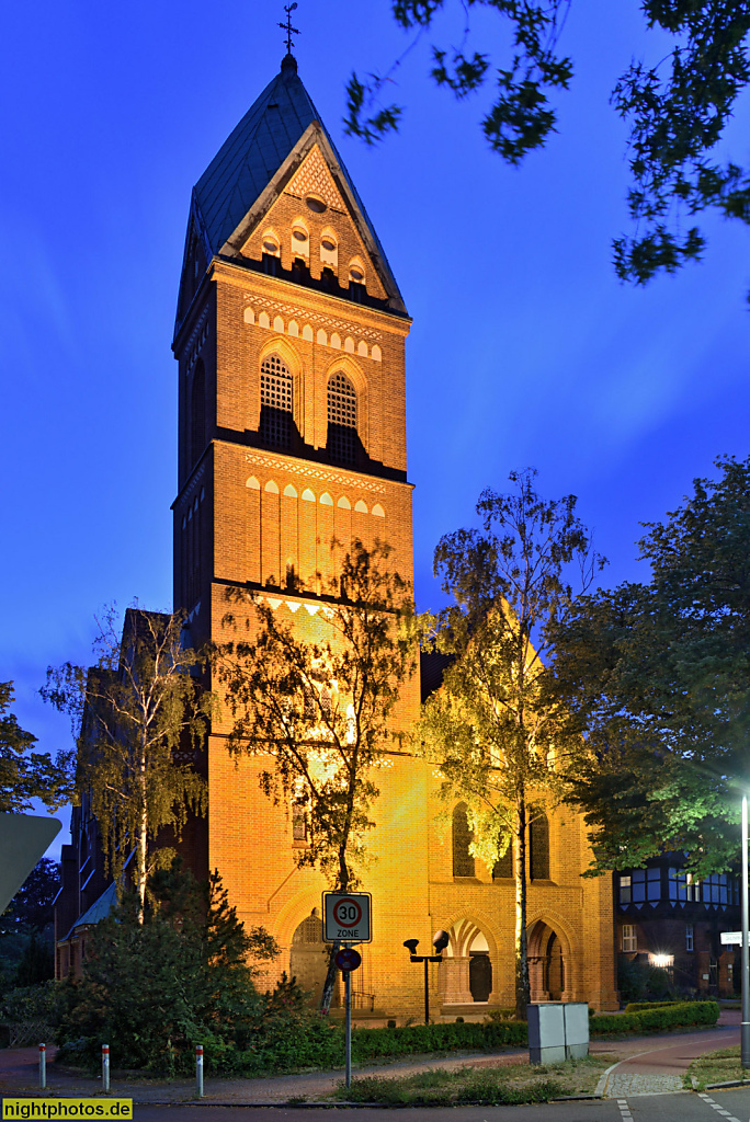 Berlin Zehlendorf Herz-Jesu-Kirche erbaut 1904-1908 von Christoph Hehl in neugotischem Stil. Katholische Pfarrkirche