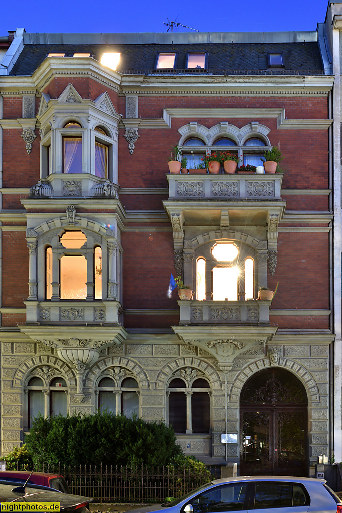 Berlin Wilmersdorf. Mietshaus erbaut 1896-1897 von Walter Eichelkraut an der Wilhelmsaue 111A