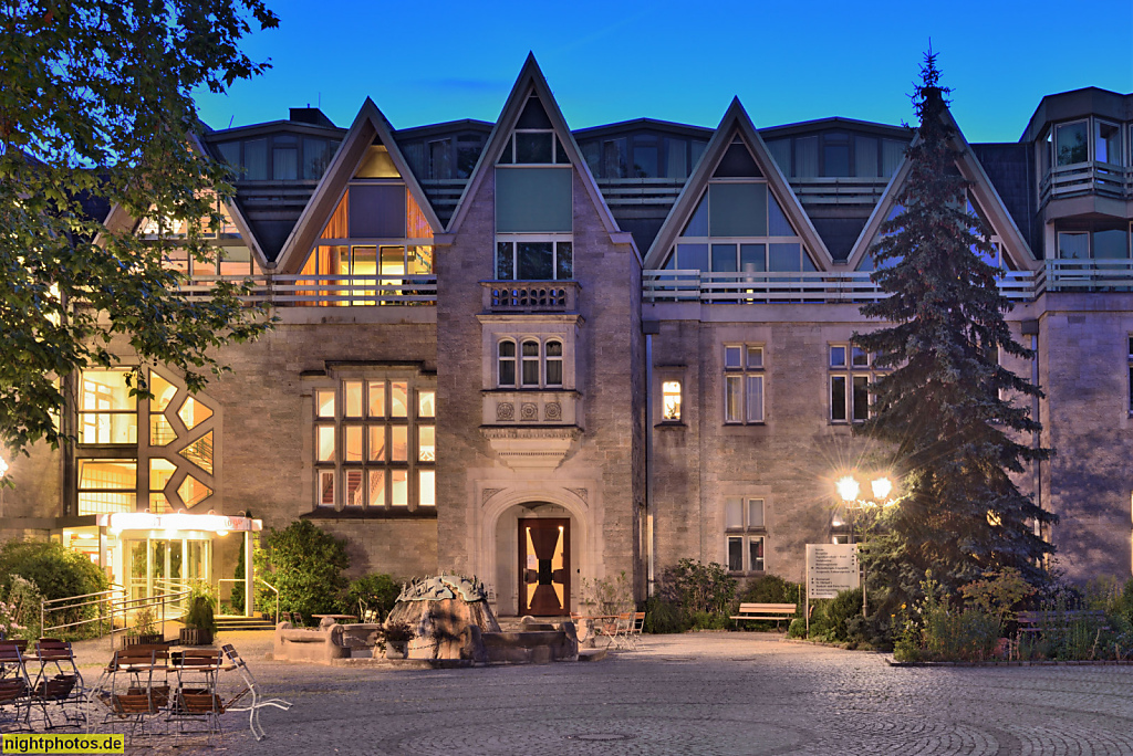 Berlin Grunewald Jugendgästehaus und Hotel St.-Michaels-Heim des Johannischen Sozialwerk e.V. erbaut als Palais der Familie Mendelssohn im englischen Landhausstil ab 1890 von Ernst von Ihne