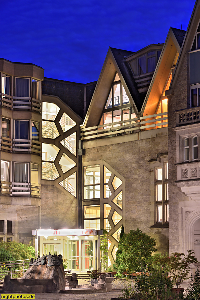 Berlin Grunewald Jugendgästehaus und Hotel St.-Michaels-Heim des Johannischen Sozialwerk e.V. erbaut als Palais der Familie Mendelssohn im englischen Landhausstil ab 1890 von Ernst von Ihne