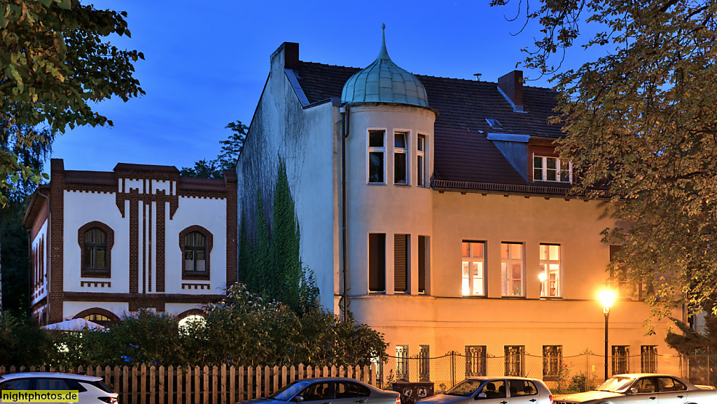 Berlin Wittenau Wohnhaus (rechts) erbaut 1895 von Johannes Ernst. Stall (links) erbaut 1889 von Carl Richter. Alt Wittenau 37L-37N