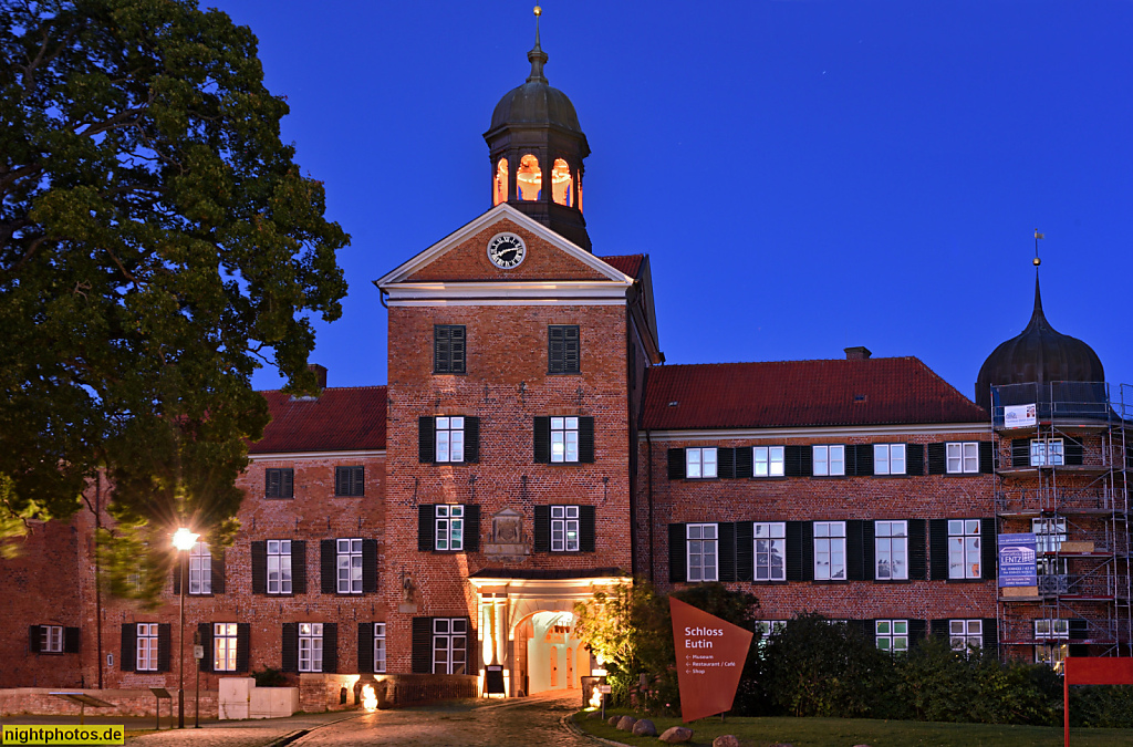 Eutin Schloss erbaut 1439-1486 Ausbau bis ins 16. Jahrhundert. Umbau Barockschloss von Hofbaumeister Rudolph Matthias Dallin in den Jahren von 1717-1727. Museum seit 1918