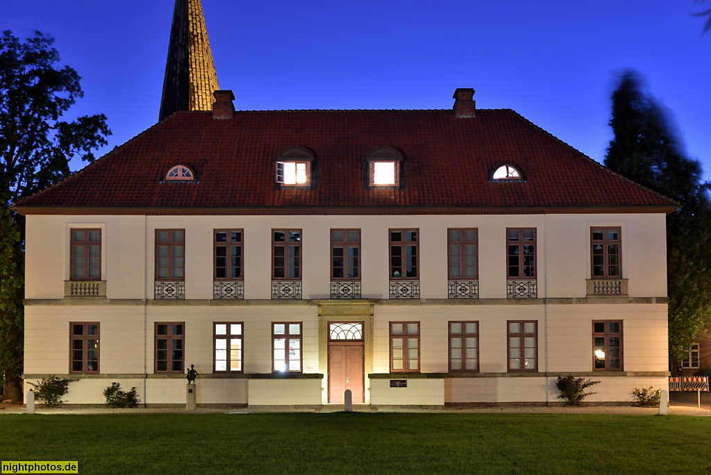 Eutin Landesbibliothek im ehemaligen Kavalierhaus am Eutiner Schlossplatz. Sammlung gegründet 1792 von Herzog Peter Friedrich Ludwig