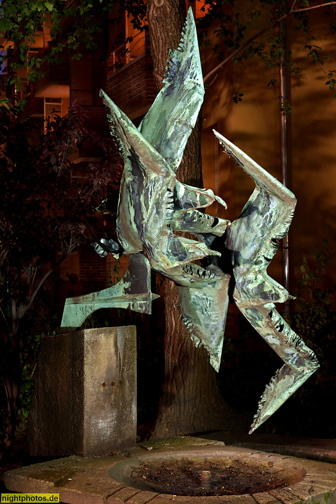 Berlin Kreuzberg Möwenbrunnen aus Bronze von Paul Ohnesorge. Oranienstr Ecke Alexandrinenstrasse