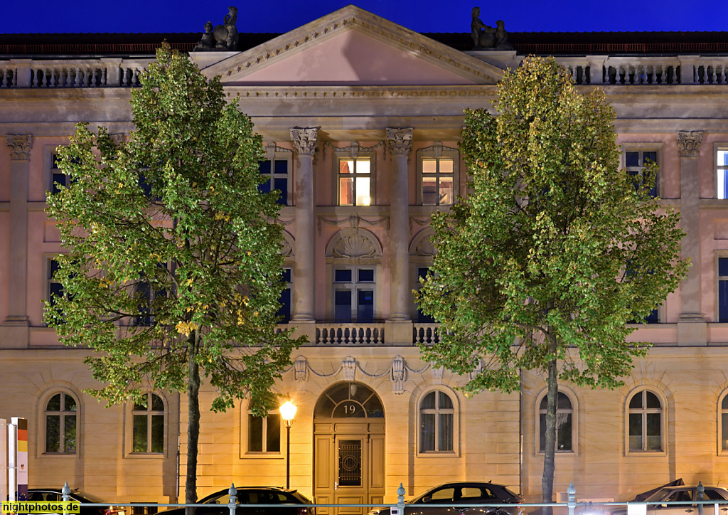 Potsdam Wohngebäude. Erbaut 1776 als Brockes'sches Palais von Carl von Gontard für Johann Christoph Brockes. Ab 1817 Oberrechnungskammer. Yorckstrasse 18-20