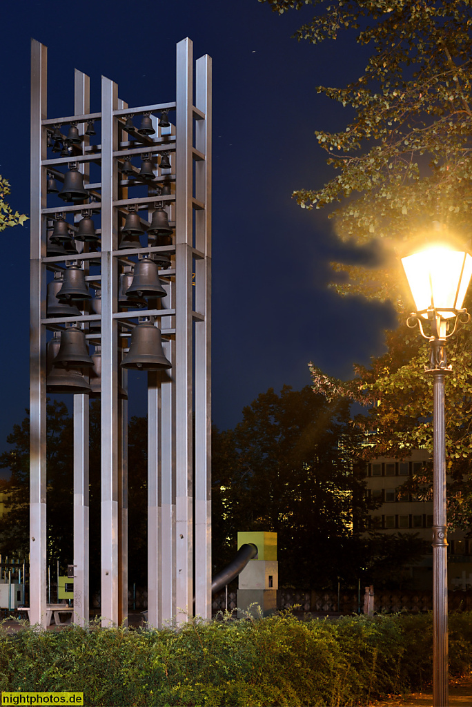 Potsdamer Glockenspiel 'Glocke gis' 7. gebot' am Glockenspielplatz. Nachbildung Glockenspiel der Garnisonkirche aufgestellt 1991 auf dem Plantagenplatz