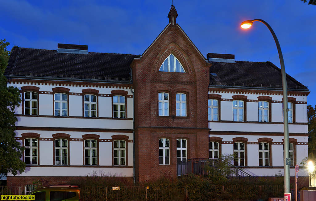 Berlin Wittenau Schule am Park erbaut um 1900 als Schule und Gemeindebau der Landgemeinde Dalldorf. Eichborndamm 284