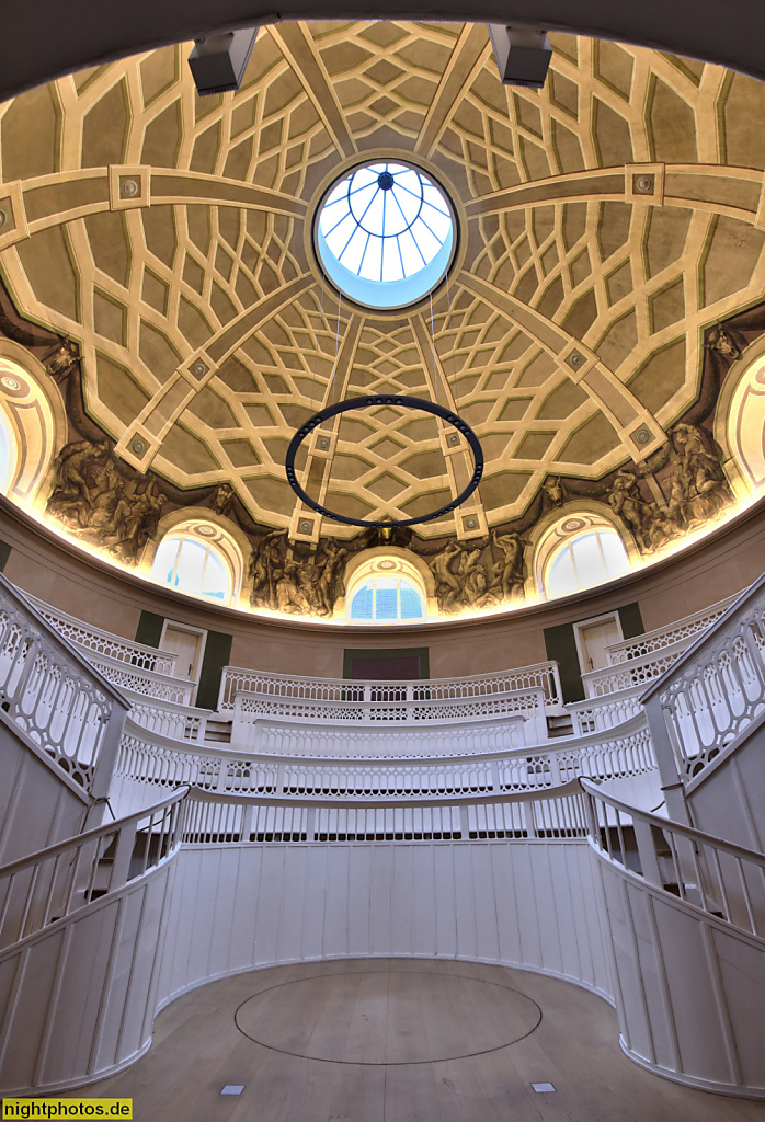 Berlin Mitte Tieranatomisches Theater erbaut 1789-1790 von Carl Gotthard Langhans unter König Friedrich Wilhelm II. Hörsaal als Kuppelsaal mit Rundkuppel. Grisaillemalerei von Christian Bernhard Rode