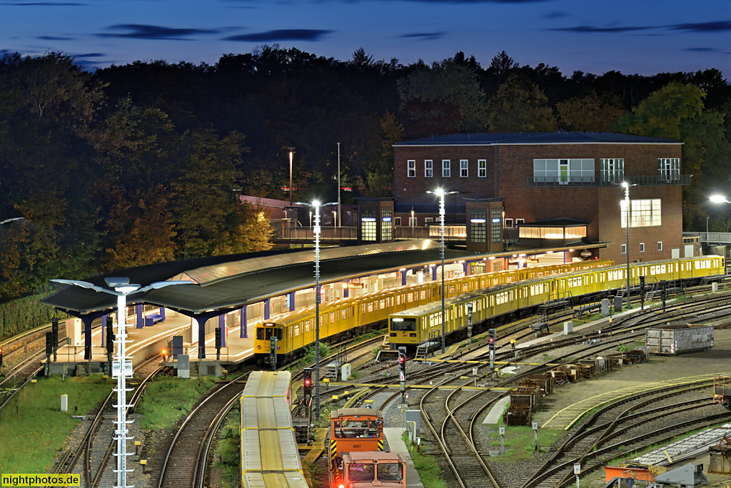 Berlin Westend U-Bahnhof Olympiastadion mit Aufstellanlage und Betriebswerkstatt Grunewald. Erbaut 1929 von Alfred Grenander
