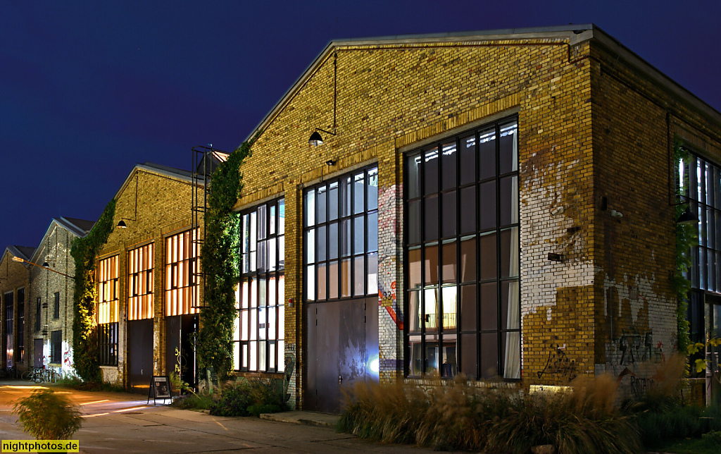 Berlin Oberschöneweide Reinbeckhalle. Erbaut für AEG als Transformatorenwerk. Produktion für TRO bis 1996. Saniert 2016 als Kunsthalle und Ateliers. Reinbeckstrasse 9