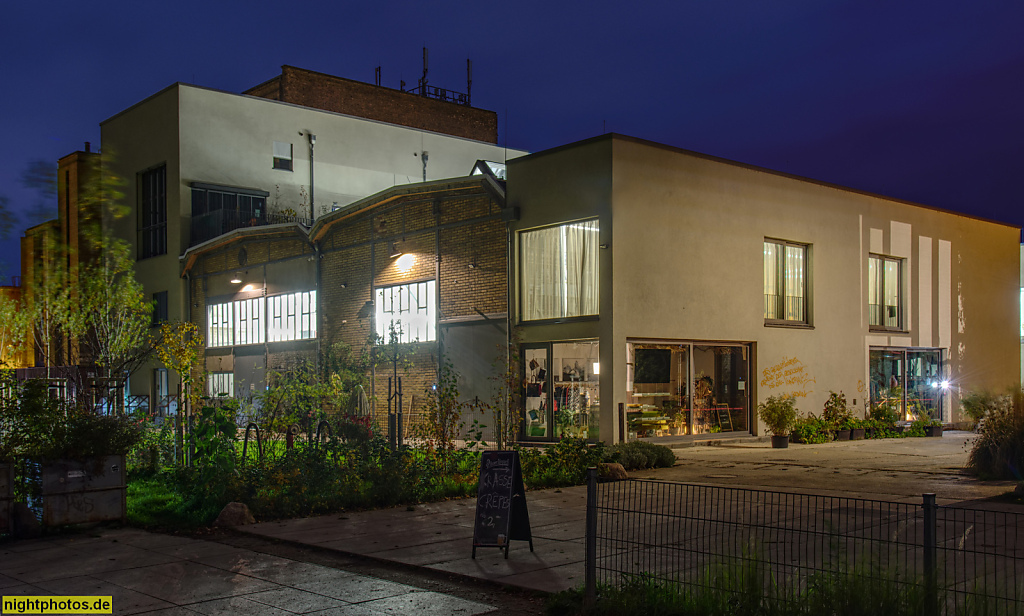 Berlin Oberschöneweide Spreehalle. Erbaut für AEG als Transformatorenwerk. Produktion für TRO bis 1996. Saniert 2016 als Kunsthalle und Ateliers. Reinbeckstrasse 16