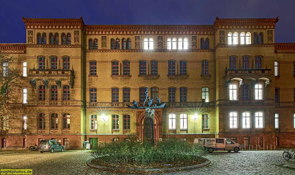 Berlin Prenzlauer Berg Bezirksamt mit Bürgeramt. Erbaut 1886-1889 von Hermann Blankenstein als Städtisches Hospital und Siechenhaus. Fröbelstrasse 17 Haus 6