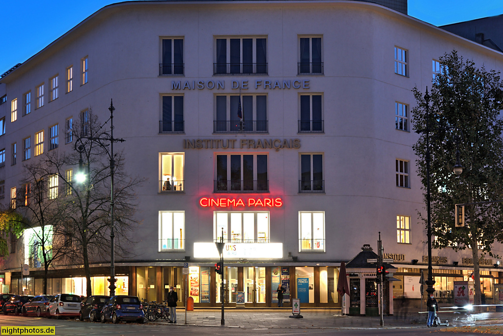 Berlin Charlottenburg Maison de France mit Cinéma Paris erbaut 1948-1950 von Hans Semrau als Büro- und Geschäftshaus. Kurfürstendamm 211