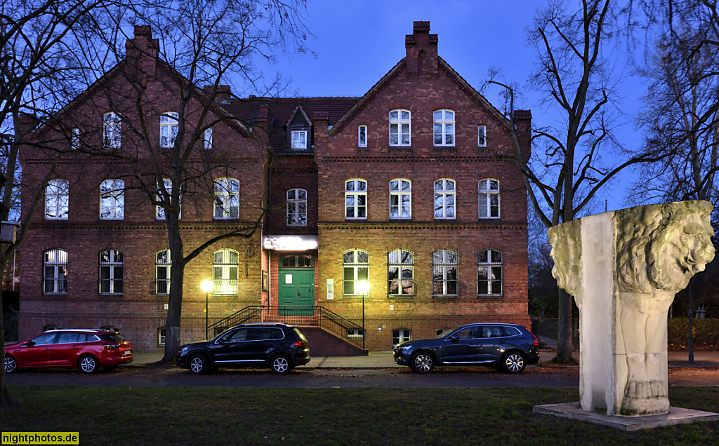 Berlin Hermsdorf Heimatmuseum erbaut 1889 als Gemeindeschule von Ernst Busse. Erweitert 1898 und 1905 von Gustav Hoffmann. Alt-Hermsdorf 35