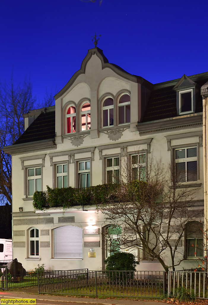 Berlin Hermsdorf Wohnhaus mit Zwerchdach Berliner Strasse 130