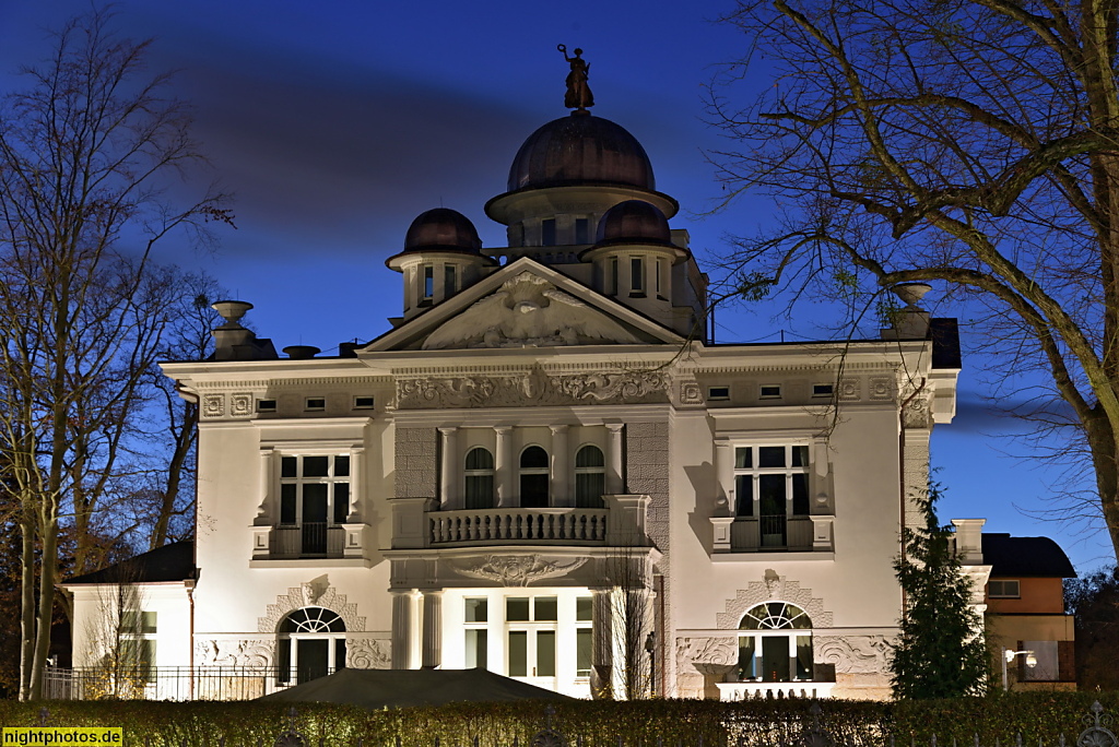 Berlin Zehlendorf Gästehaus der Botschaft des Emirat Katar. Erbaut 1904-1907 von Bastian und Kabelitz als Villa Calé für Verleger Franz Calé. Schützallee 27