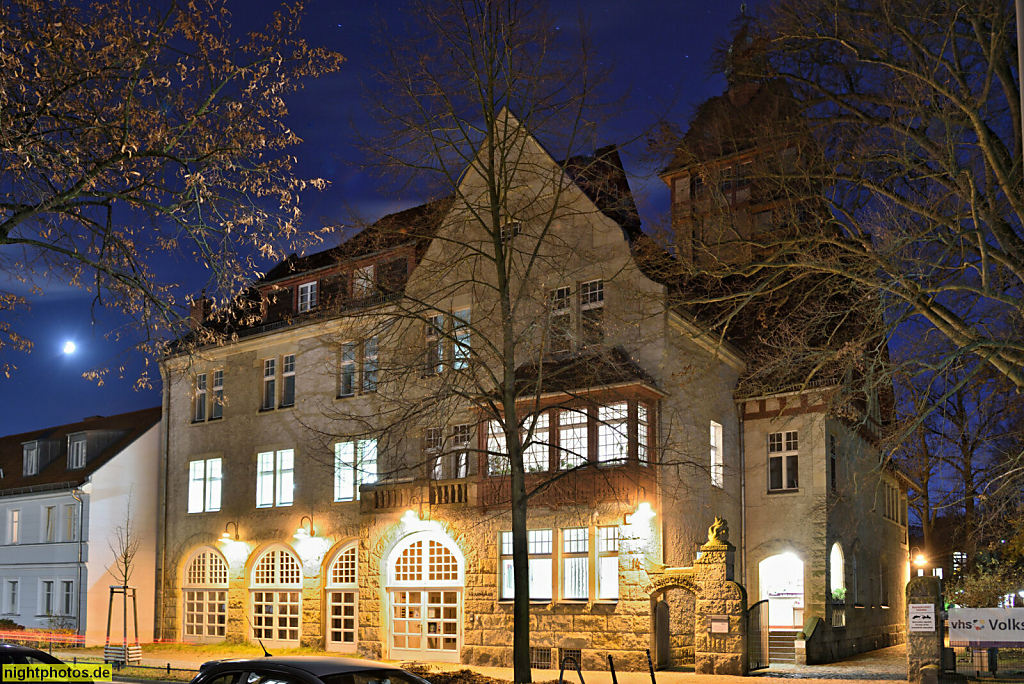 Berlin Zehlendorf. Volkshochschule. Erbaut 1907 als Feuerwache von Gemeindebaurat Krug mit Turmbau. Onkel-Tom-Strasse 14