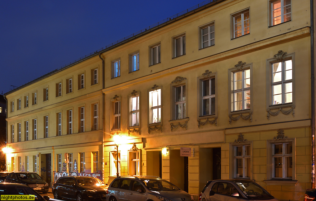 Berlin Mitte Spandauer Vorstadt. Bürgerhaus erbaut 1775 (vorn, Joachimstrasse 20) und 1803 (hinten, Joachimstrasse 21). Erbaut für Alexander August Malzahn. Käufer Gastwirt Friedrich Wilhelm Gräbert