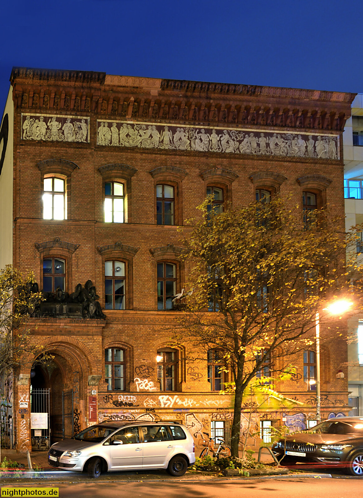 Berlin Mitte Spandauer Vorstadt. Weinmeisterhaus erbaut 1865-1867 von Stadtbaurat Adolf Gerstenberg als Direktoratsgebäude des Sophien-Gymnasiums. Sgraffitomalerei. Weinmeisterstrasse 15