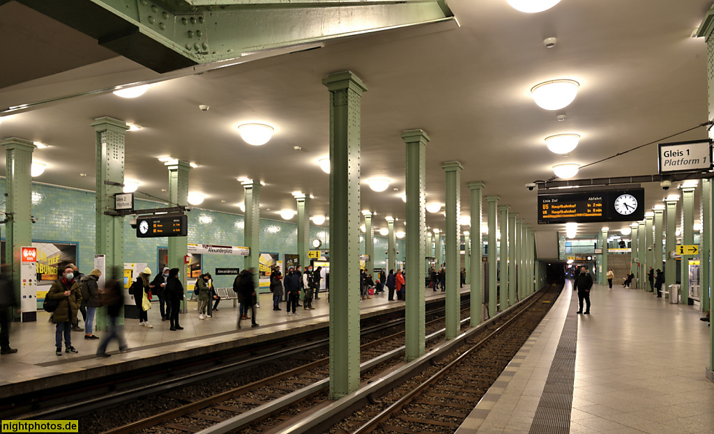 Berlin Mitte U-Bahnhof Alexanderplatz. Bahnsteig der U5 erbaut 1927-1930 von Alfred Grenander und Alfred Fehse und Johannes Bousset