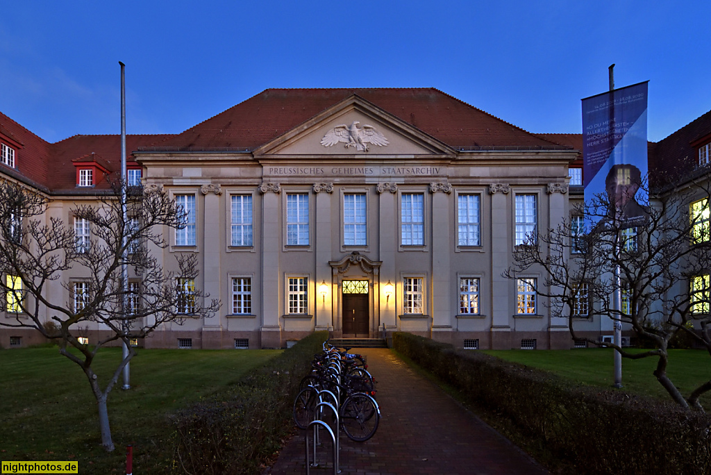 Berlin Dahlem Verwaltungsgebäude erbaut 1915-1923 von Eduard Fürstenau als Preussisches Geheimes Staatsarchiv. Archivstraße 11-15