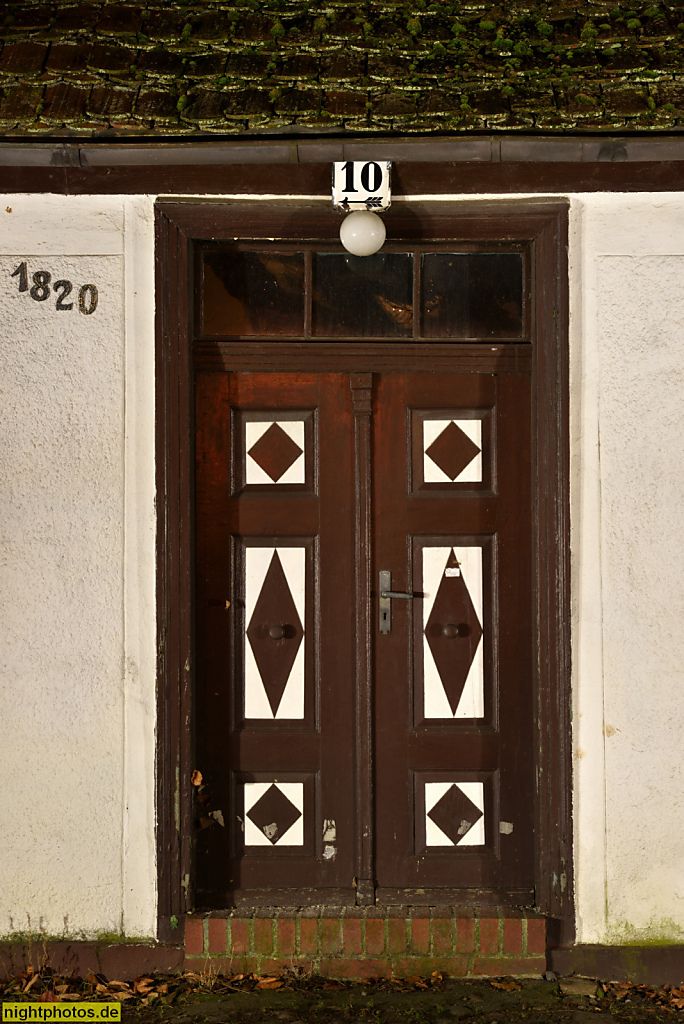 Berlin Hermsdorf. Wohnhaus. Erbaut vor 1820 als Kossätenhof Herrmann. Tür. Alt-Hermsdorf 10. Tür