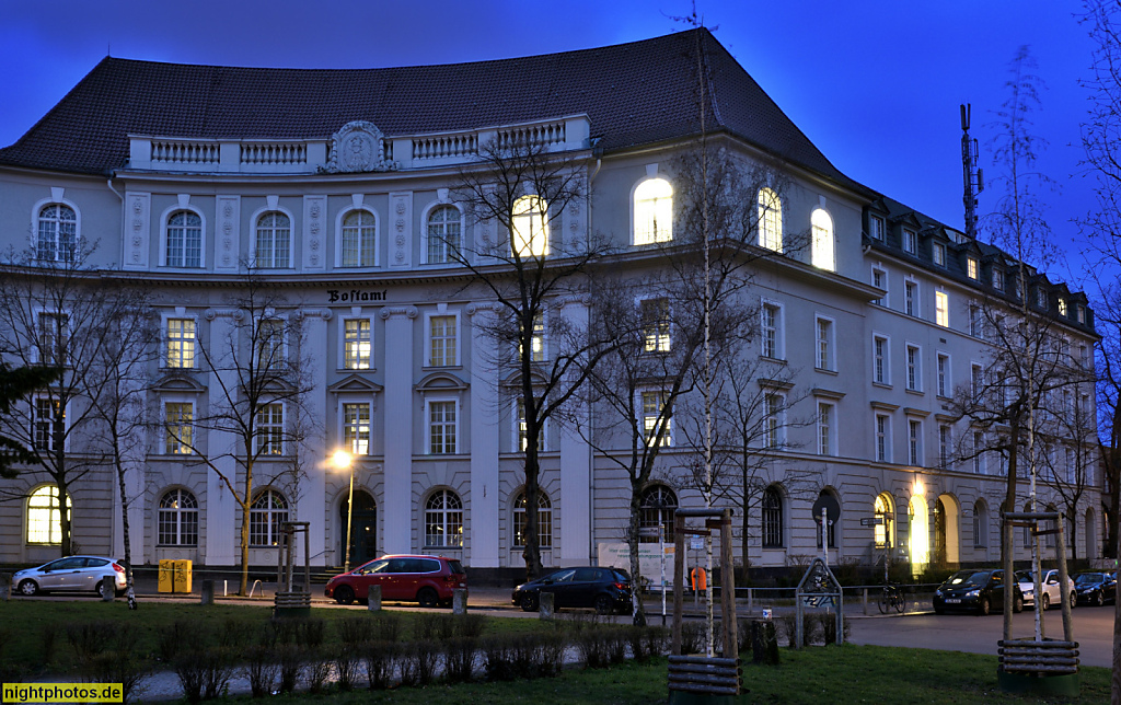 Berlin Friedenau Postamt 410 am Renée-Sintenis-Platz erbaut 1915-1920 von Ludwig Meyer. Ionische Kolossalpilaster. Handjerystrasse 33-36 Ecke Schmargendorfer Strasse 27-29