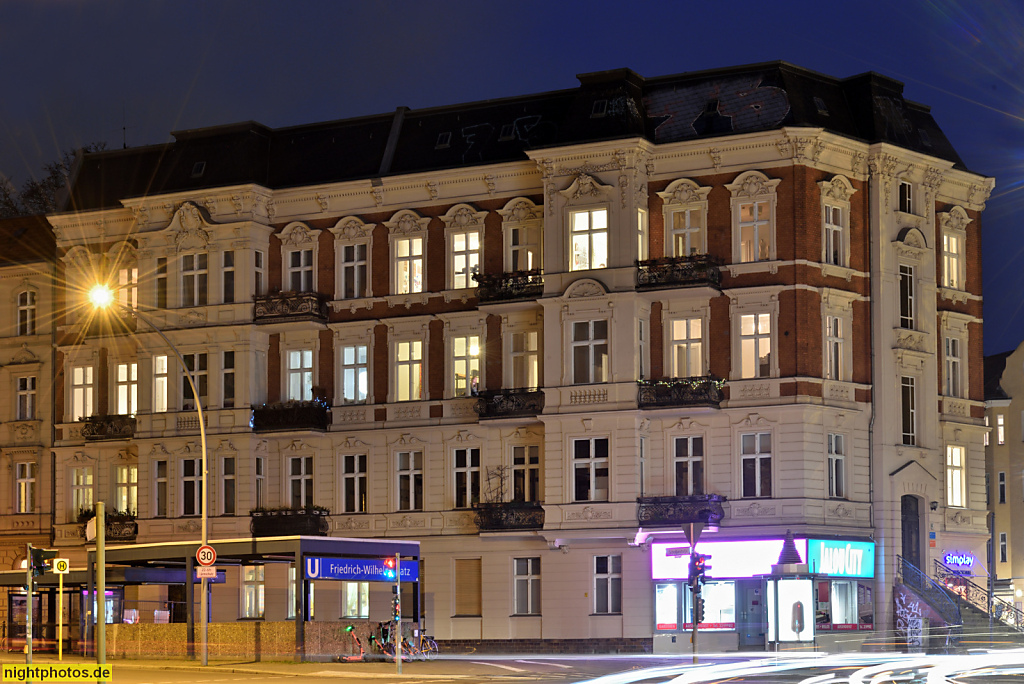Berlin Friedenau Mietshaus erbaut 1892-1893 von R. Miethe. Schmiljanstrasse 1 am Friedrich-Wilhelm-Platz 9