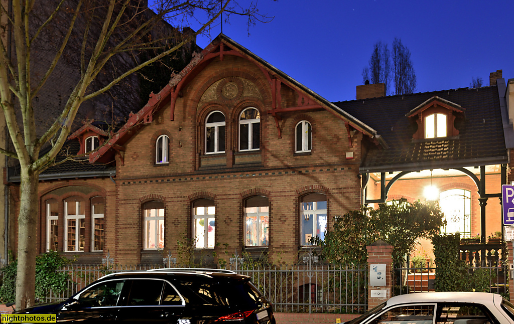 Berlin Friedenau Landhaus erbaut 1885 von Max Nagel erweitert 1898 von Oskar Haustein. Niedstrasse 18