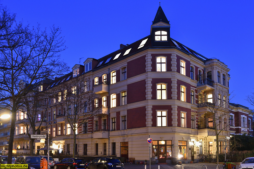 Berlin Friedenau Mietshaus erbaut 1890-1892 von Otto Bauer. Schnackenburgstrasse 9-10 Ecke Handjerystrasse 90