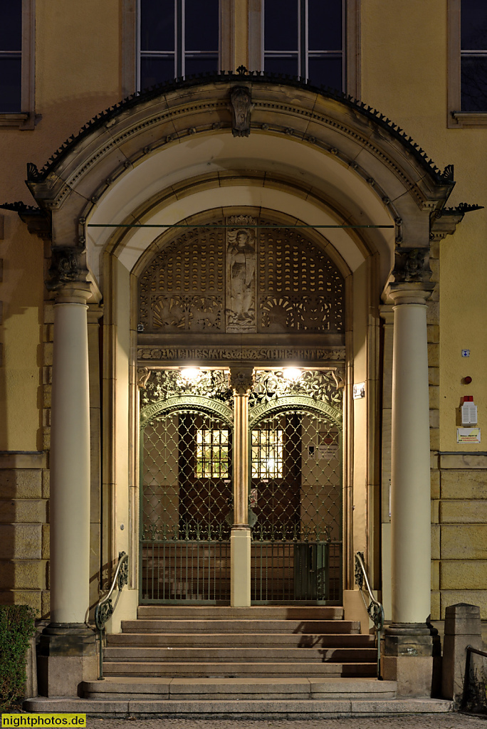 Berlin Friedenau. Friedrich-Bergius-Schule erbaut als Gymnasium Friedenau 1901-1902 von Paul Engelmann und Erich Blunck. Portikus. Perelsplatz 5-9