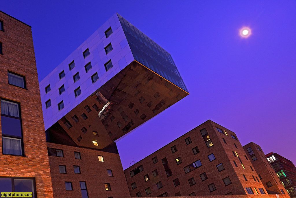 Berlin Friedrichshain Mediaspree NH-Hotel erbaut 2009-2010 von Architekten nps tchoban voss an der Stralauer Allee