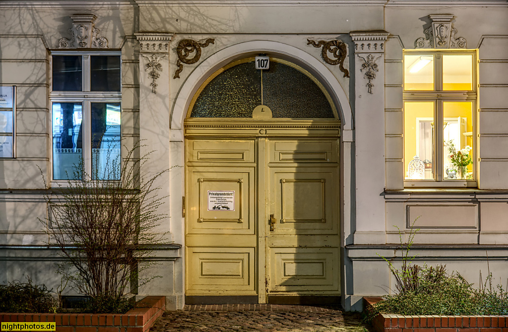Berlin Adlershof Stuckaltbau Gründerzeit Tordurchfahrt. Florian-Geyer-Strasse 107