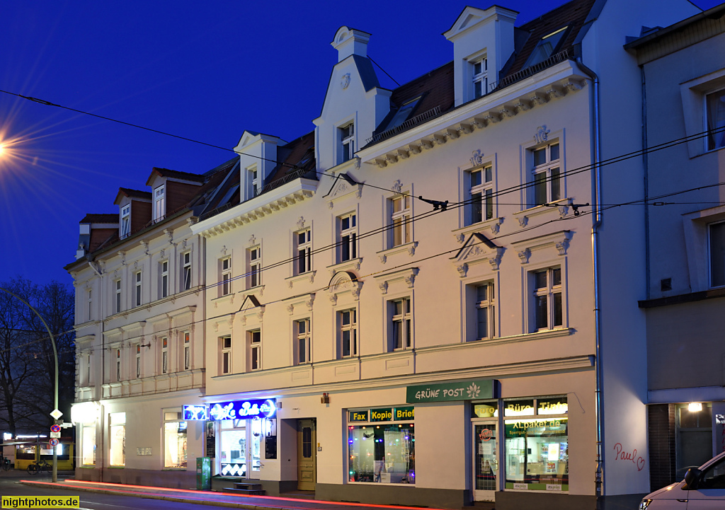 Berlin Adlershof Restaurierter Altbau mit Giebelgauben. Dörpfeldstraße 21