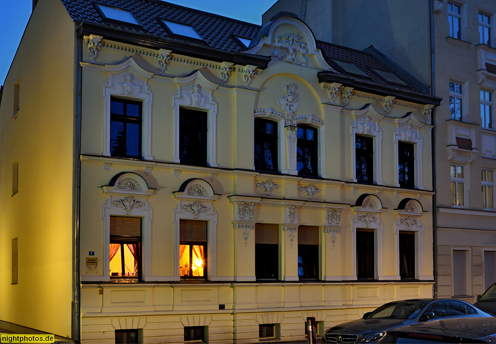 Berlin Adlershof. Stuckaltbau mit Fassadenschmuck erbaut 1895 in der Thomas-Müntzer-Strasse 8