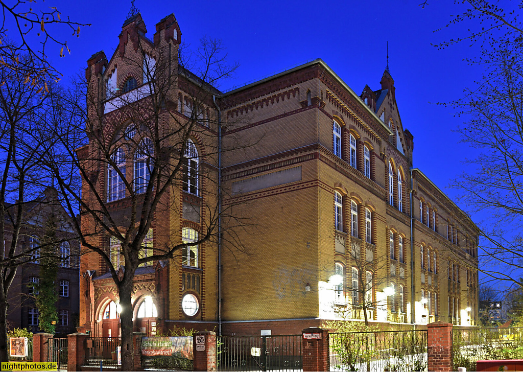 Berlin Adlershof. Anna-Seghers-Oberschule. Erbaut 1898 von Carl Friedrich Wilhelm Luserke als 2. Gemeindeschule und Höhere Schule. Radickestrasse 43