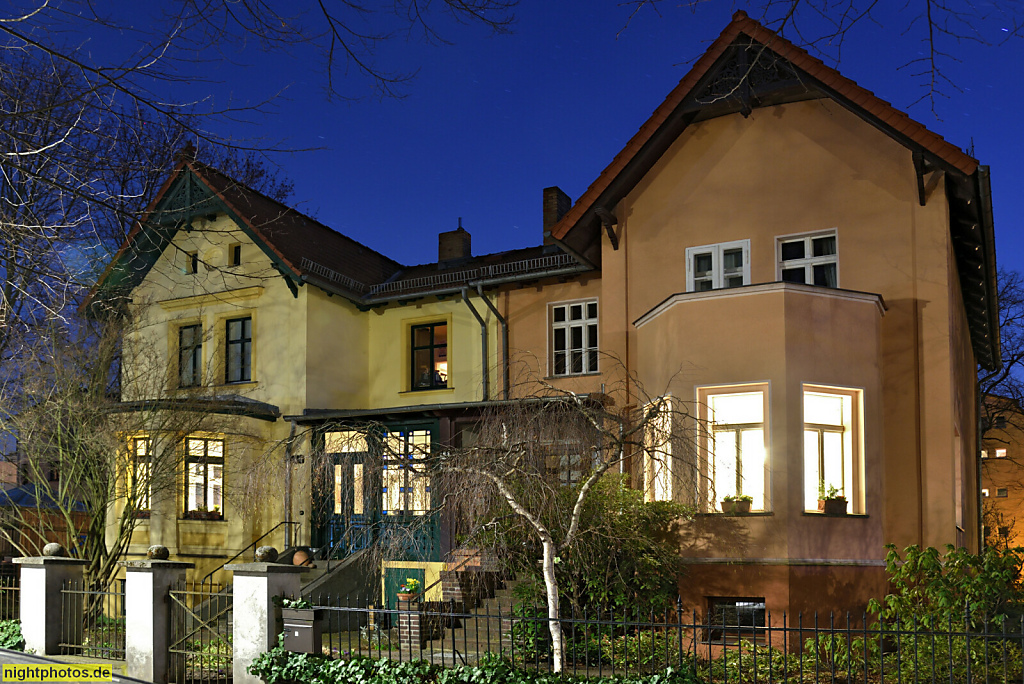 Berlin Adlershof. Doppelhaus mit Querdach Erker und Veranda. Nipkowstrasse 14-15
