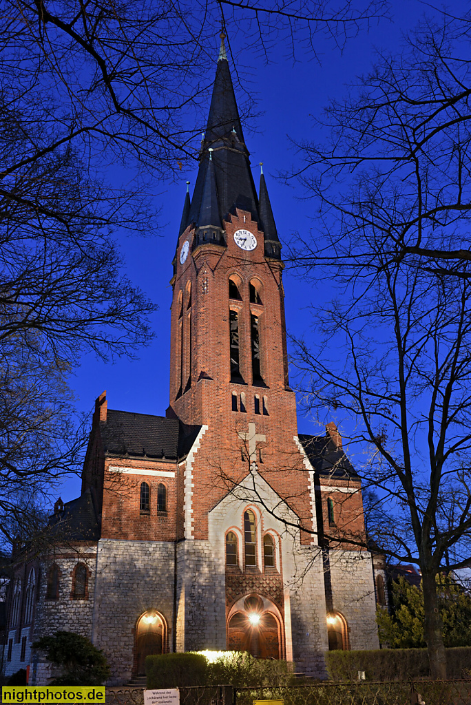 Berlin Adlershof. Evangelische Verklärungskirche erbaut 1899-1900 von Baurat Heinrich Klutmann und Architekt Robert Leibnitz. Arndtstrasse 11-15