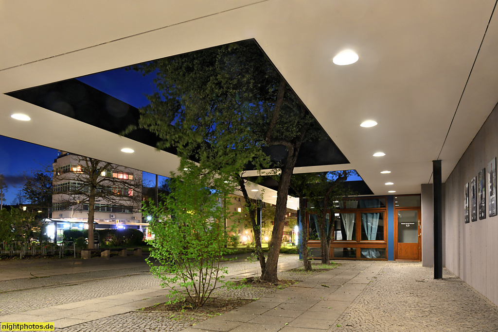 Berlin Lichterfelde Charite Campus Benjamin Franklin erbaut 1959-1969 von Architektenbüro Curtis and Davis als Klinikum Steglitz. Strassenportal Hindenburgdamm 30