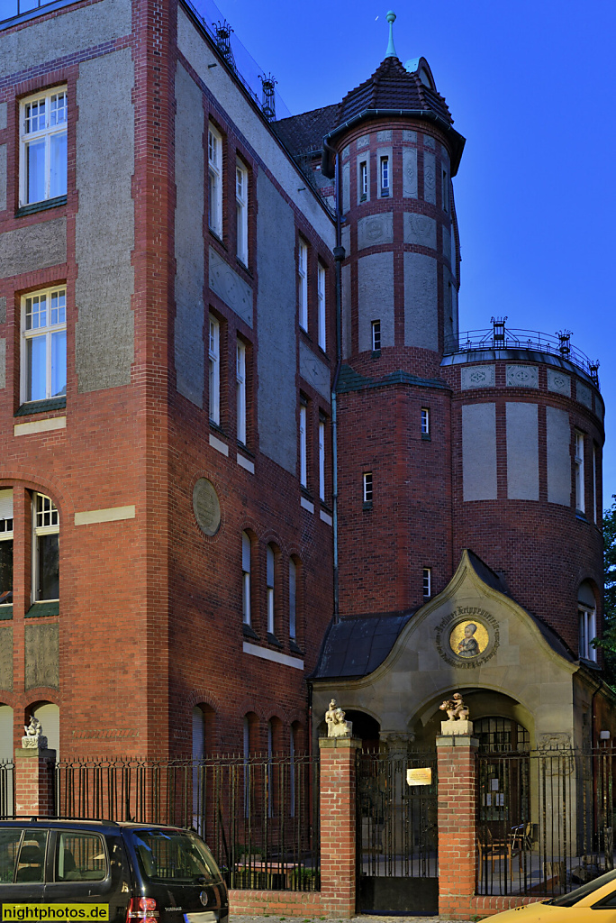 Berlin Schöneberg. Nachbarschaftsheim Schöneberg mit Kindertagesstätte. Erbaut 1907-1908 von Walter Kern als Haus des Berliner Krippenvereins. Karl-Schrader-Strasse 9-10 Ecke Barbarossastrasse 62