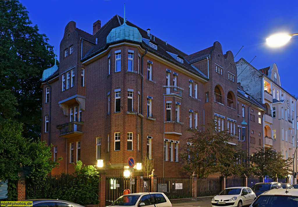 Berlin Schöneberg. Pestalozzi-Fröbel-Haus. Haus 2. Ehemalige Koch- und Haushaltsschule. Erbaut 1906-1907 von Hans Jessen. Karl-Schrader-Strasse 7-8