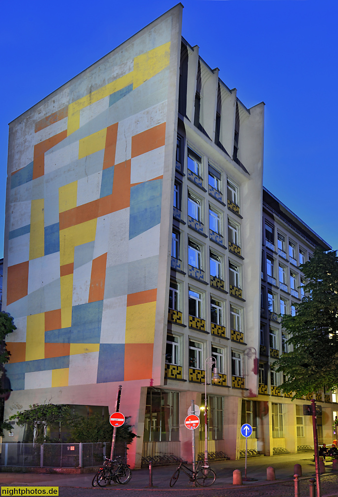 Berlin Schöneberg katholische St. Franziskus-Schule erbaut 1958-1959 von Margot Zech-Weymann. 1889 als Katholische Höhere Mädchenschule gegründet. Goltzstrasse 31 Ecke Hohenstaufenstrasse 1