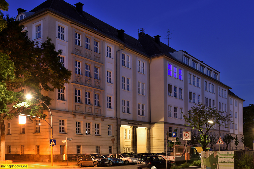 Berlin Schöneberg. Sophie-Scholl-Oberschule erbaut 1912-1914 von Paul Graef als Königliche Augusta-Schule. Elßholzstrasse 34-37 Ecke Pallasstrasse 27