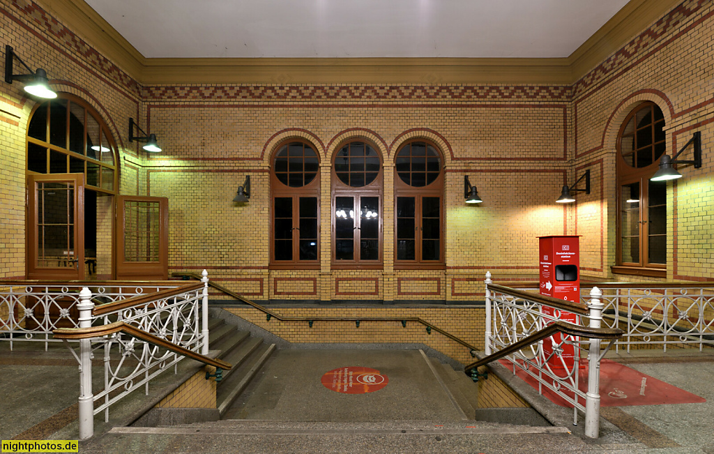 Berlin Prenzlauer Berg S-Bahnhof Prenzlauer Allee erbaut 1891-1892 an der Ringbahn. Innenansicht des restaurierten Empfangsgebäudes