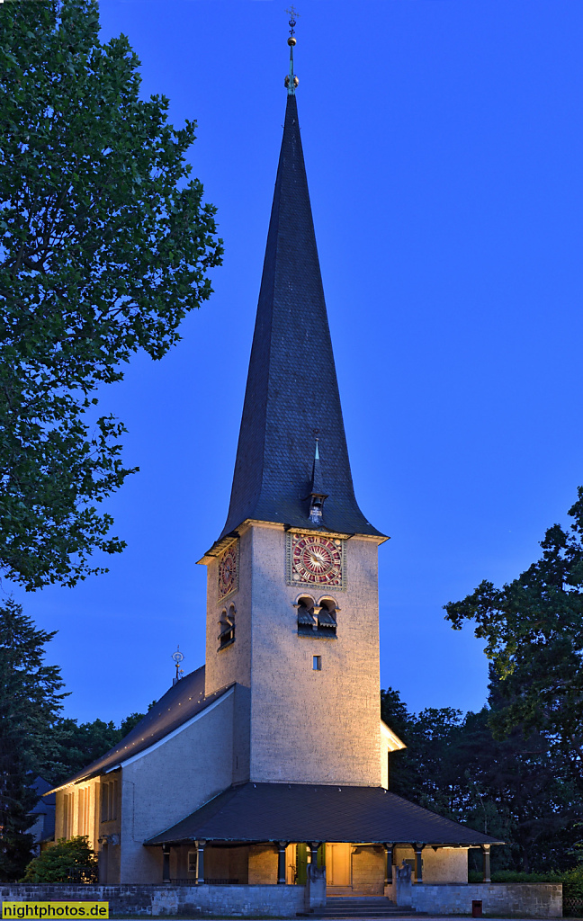 Berlin Nikolassee. Evangelische Kirche Nikolassee erbaut 1909-1910 von Erich Blunck und Johannes Bartschat. Kirchweg 19-21
