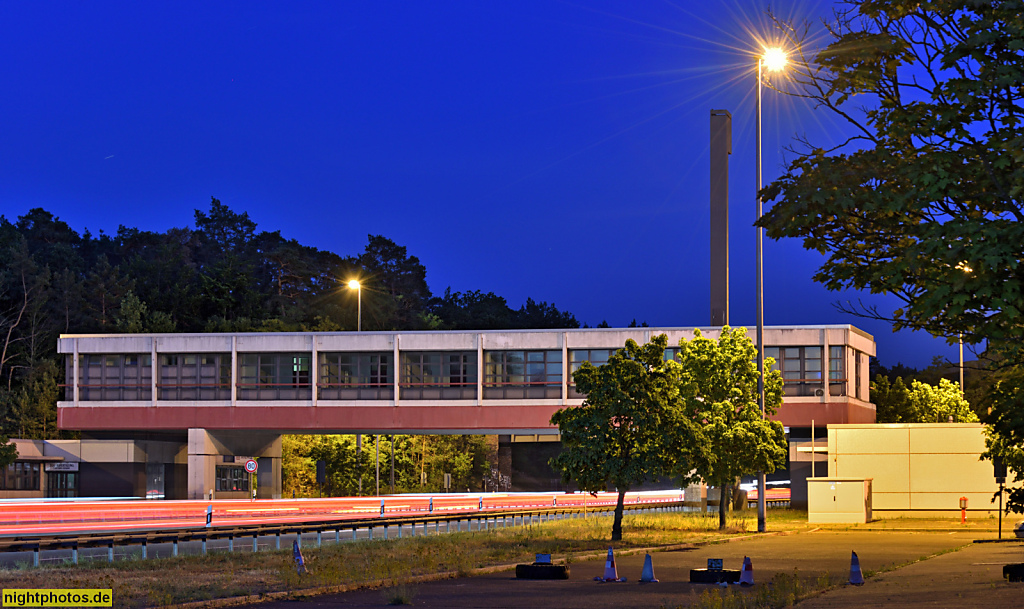 Berlin Nikolassee. Ehemaliges Kontrollgebäude am Checkpoint Bravo. Grenzkontrollpunkt. erbaut 1968-1972 von Rainer G. Rümmler