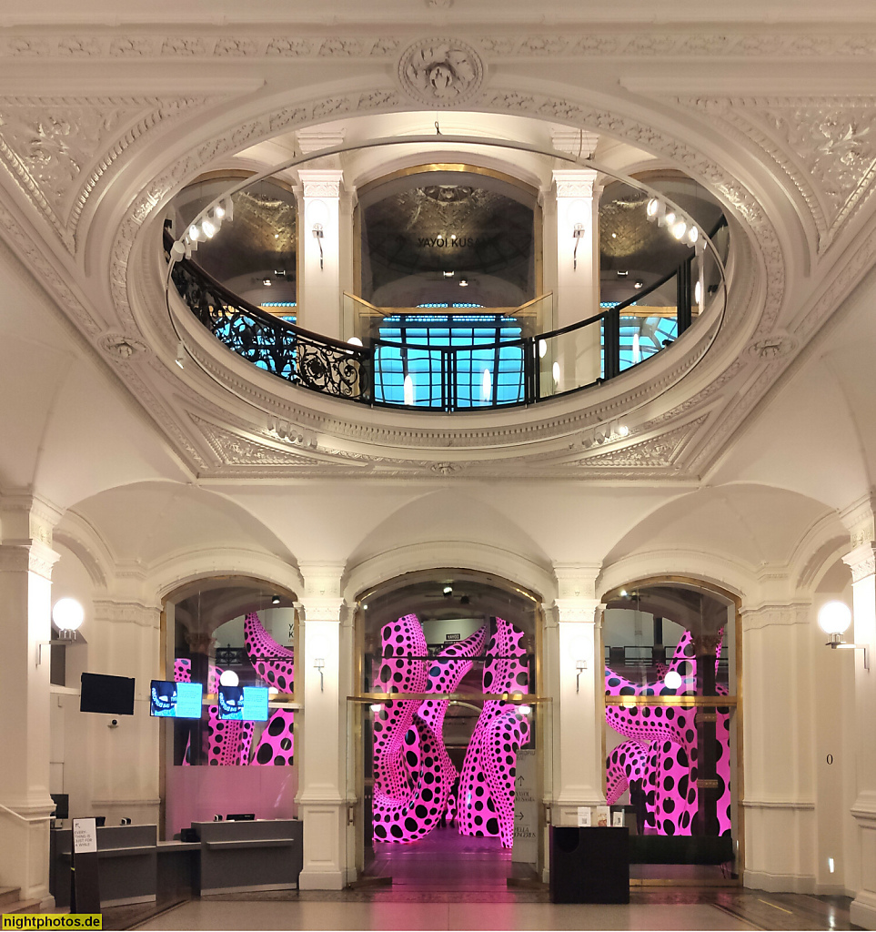 Berlin Kreuzberg Martin-Gropius-Bau Ausstellungshaus. Erbaut 1877-1881 als Kunstgewerbemuseum von Martin Gropius und Heino Schmieden im Stil der Neorenaissance. Foyer