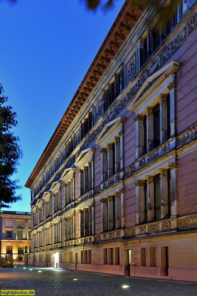 Berlin Kreuzberg Martin-Gropius-Bau Ausstellungshaus. Erbaut 1877-1881 als Kunstgewerbemuseum von Martin Gropius und Heino Schmieden im Stil der Neorenaissance. Westseite
