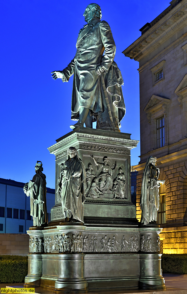 Berlin Mitte. Abgeordnetenhaus. Erbaut 1892-1897 von Friedrich Schulze als Preussischer Landtag. Denkmal Statue Freiherr vom Stein. Erschaffen 1862-1868 von Hermann Schievelbein und Hugo Hagen