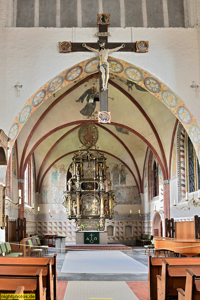 Neustadt in Holstein Stadtkirche. Gotische Basilika erbaut 1238. Chor mit Schnitzaltar von 1643 von Bildhauer Zacharias Hübener. Triumphkreuz aus 15. Jahrhundert. Malereien von 1350
